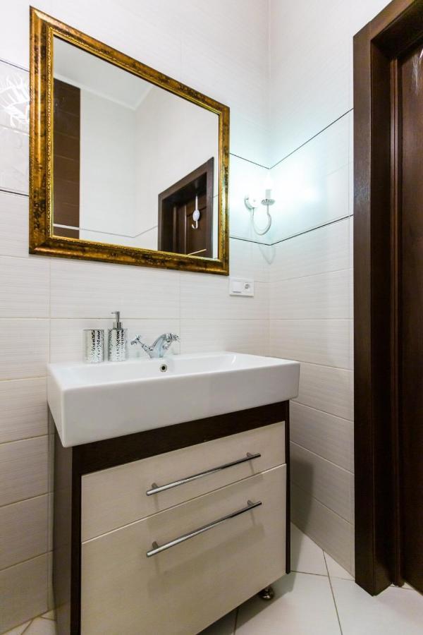 SoVA apartment str Gnatyuka 18 Lviv Exteriör bild