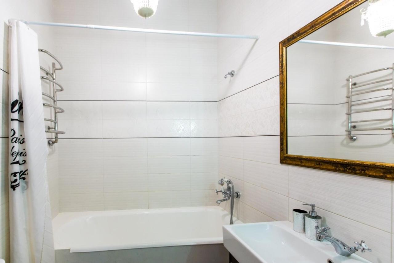 SoVA apartment str Gnatyuka 18 Lviv Exteriör bild