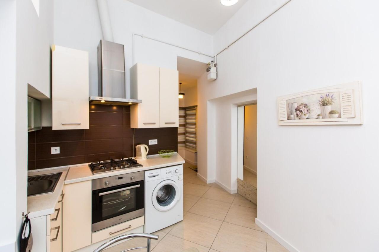 SoVA apartment str Gnatyuka 18 Lviv Exteriör bild