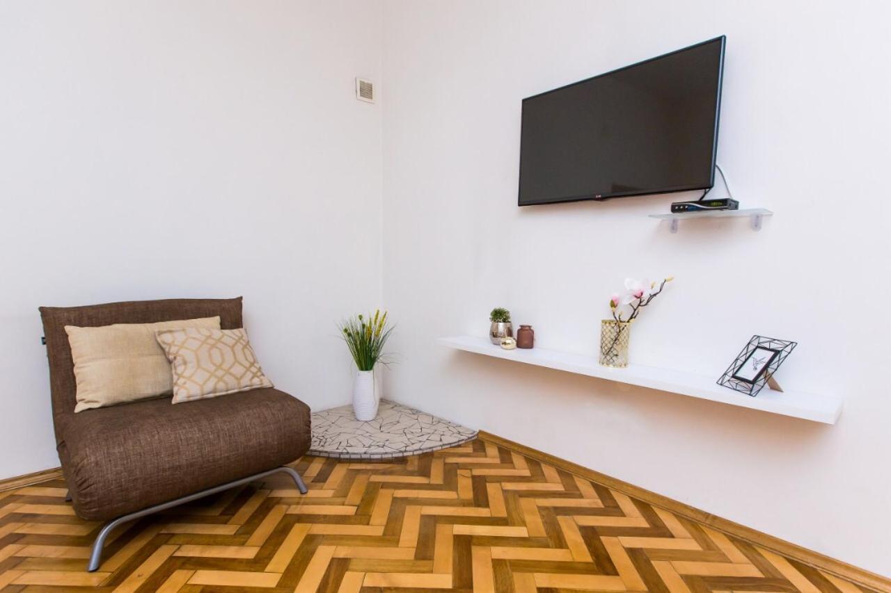 SoVA apartment str Gnatyuka 18 Lviv Exteriör bild