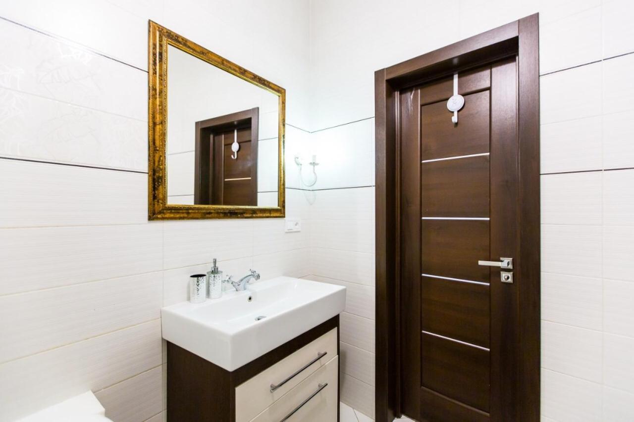 SoVA apartment str Gnatyuka 18 Lviv Exteriör bild