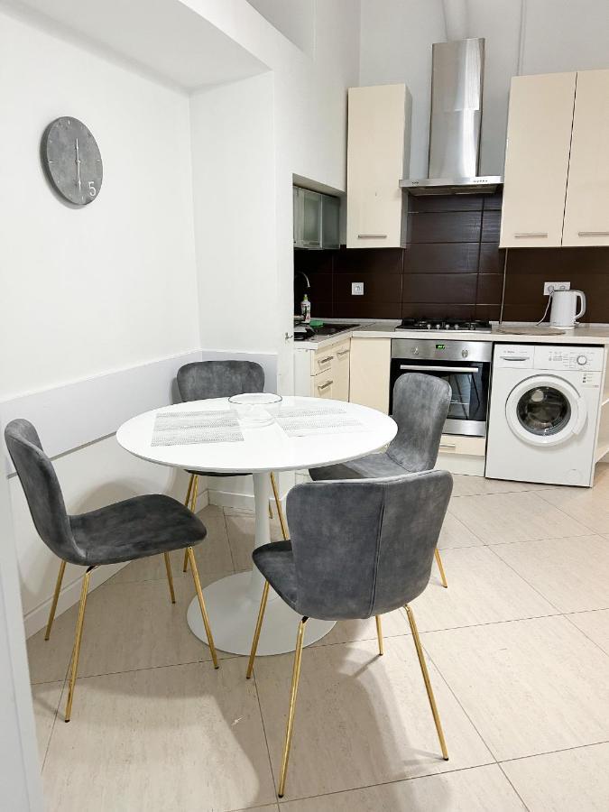 SoVA apartment str Gnatyuka 18 Lviv Exteriör bild