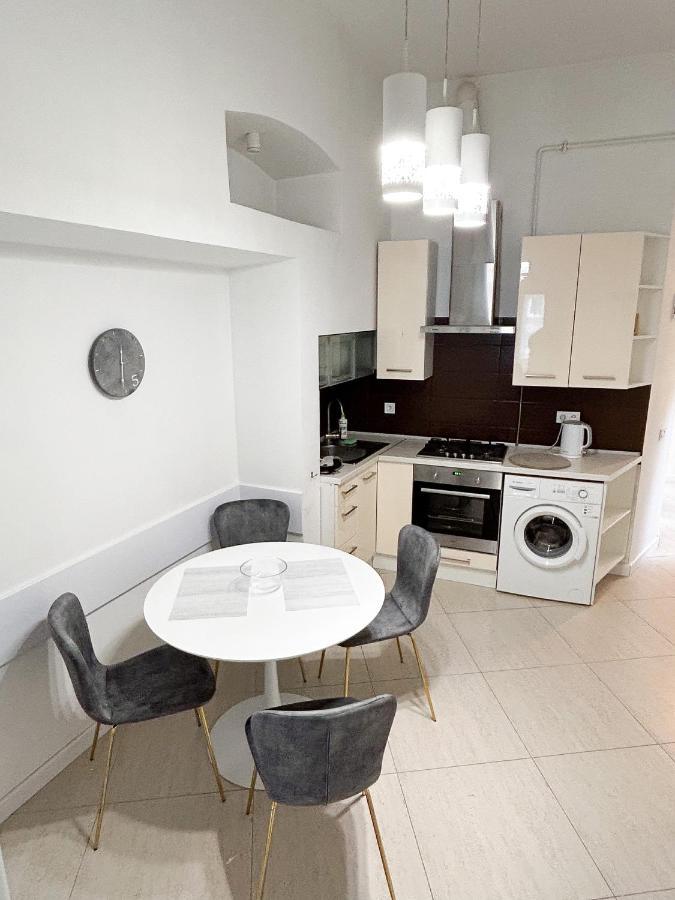 SoVA apartment str Gnatyuka 18 Lviv Exteriör bild