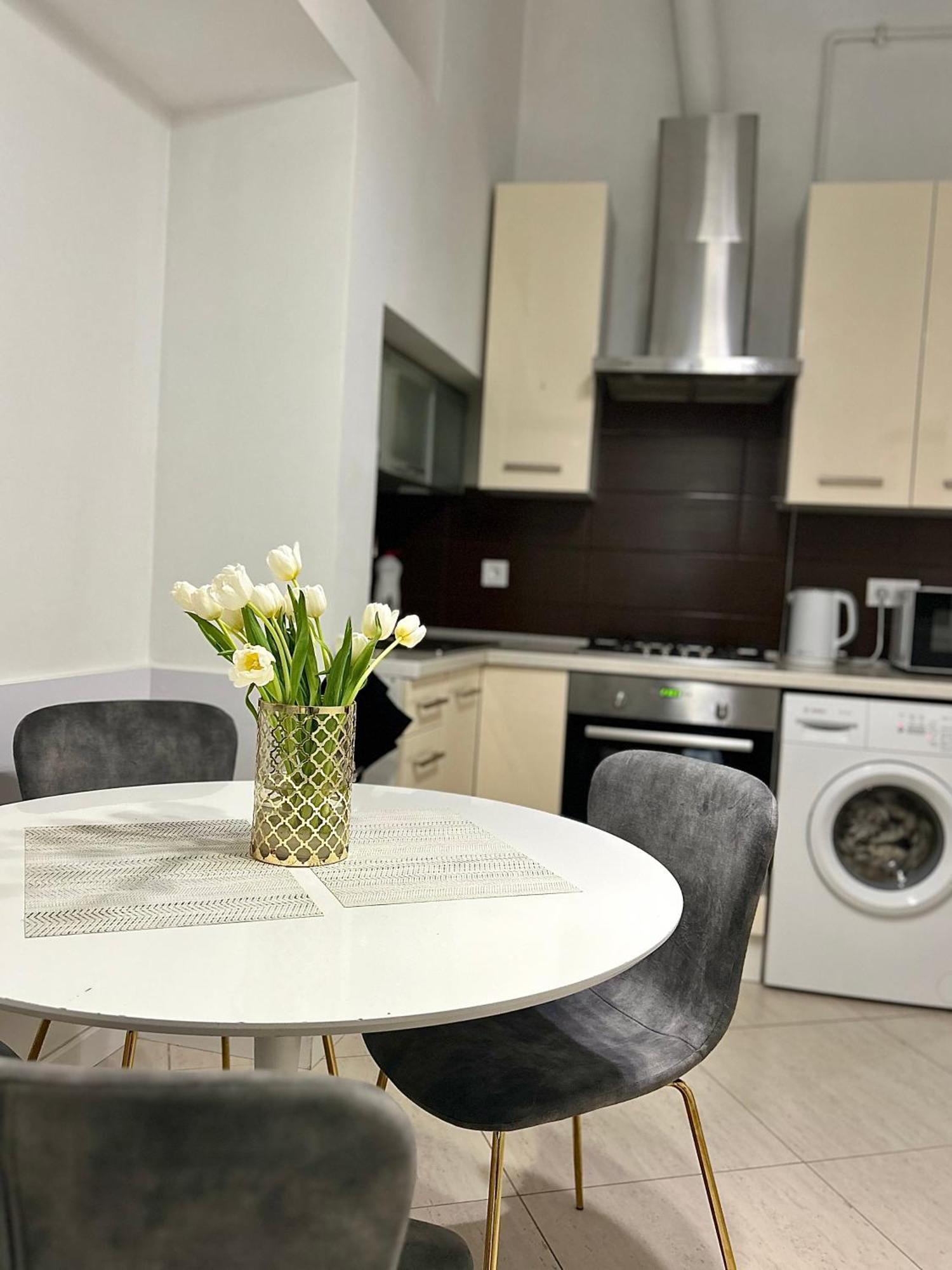 SoVA apartment str Gnatyuka 18 Lviv Exteriör bild